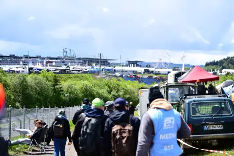 Qualifying des 24-Stunden-Rennens am Nürburgring 2026 unter typischen Bedingungen